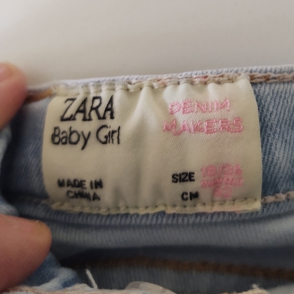 ZARA | Lightwash Denim Jeans - Picture 2 of 4